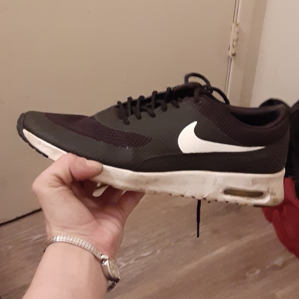 Womans 8.5 shoes